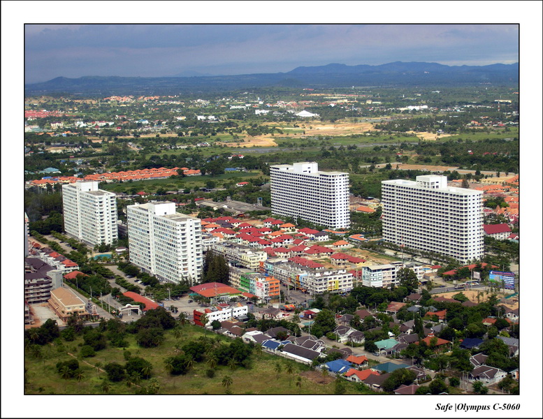 2004 - 08 - View talay 1 et 2.JPG